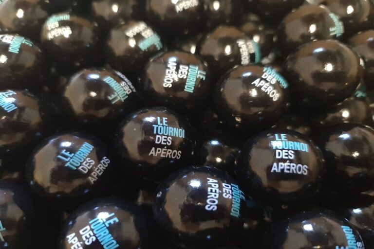 boules de pétanque noires