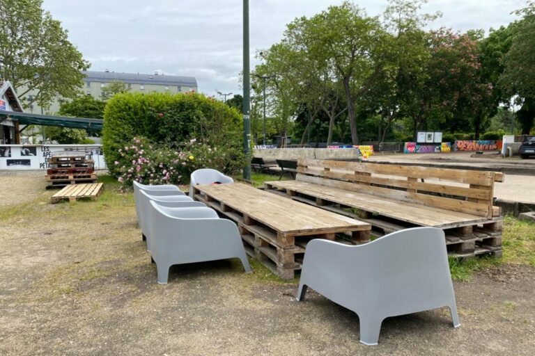 tables et chaises pour s'asseoir